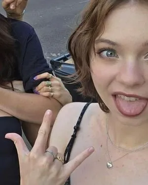 Emma Myers OnlyFans Leaked Free Thumbnail Picture - #apAlRFX22B