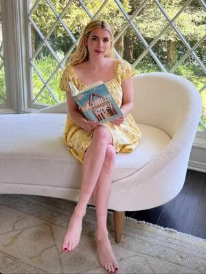 Emma Roberts Thumbnail Picture