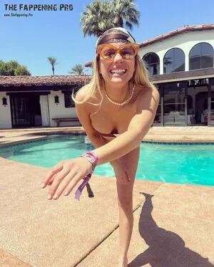 Emma Roberts OnlyFans Leaked Free Thumbnail Picture - #r995rtMtBk