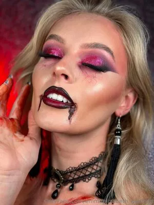 Emmaelizabeth Makeup OnlyFans Leaked Free Thumbnail Picture - #xc4AjwvS3G