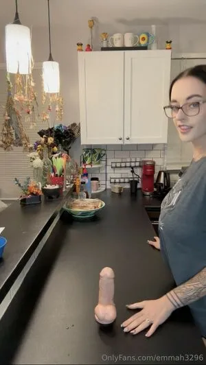 Emmah3296 OnlyFans Leaked Free Thumbnail Picture - #h0ThlD4w6E