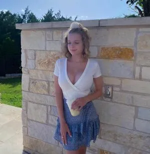 Emmanuelleweddell OnlyFans Leaked Free Thumbnail Picture - #2D8U68hXDw