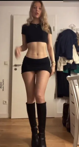 Emmazoeheynen OnlyFans Leaked Free Thumbnail Picture - #3TAKKlnaui