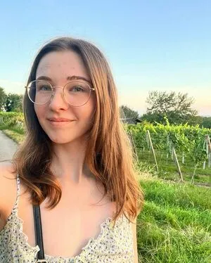 Emmi Hill OnlyFans Leaked Free Thumbnail Picture - #fFS5OvBfMe