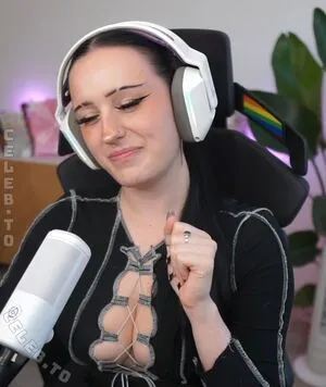 Emmo OnlyFans Leaked Free Thumbnail Picture - #0Eb2wP85Cx