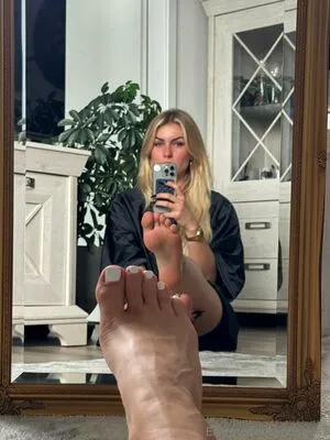 Emmyfeetandsocks OnlyFans Leaked Free Thumbnail Picture - #8Qo2JRIsWo