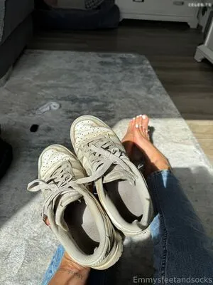 Emmysfeetandsocks OnlyFans Leaked Free Thumbnail Picture - #9Tya5s8Et2