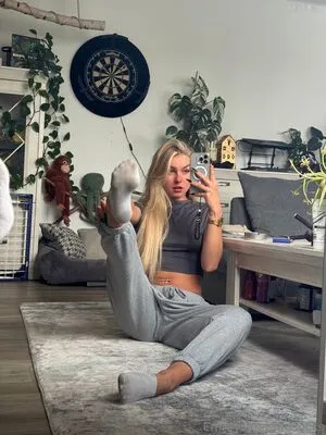 Emmysfeetandsocks OnlyFans Leaked Free Thumbnail Picture - #Epqqwu5bvH