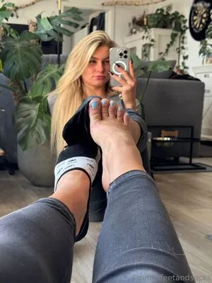 Emmysfeetandsocks OnlyFans Leaked Free Thumbnail Picture - #za28ZFrv4V