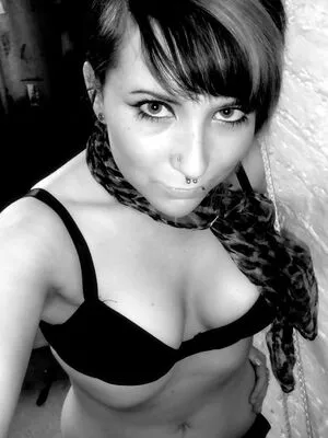 Emo Amy OnlyFans Leaked Free Thumbnail Picture - #ANGaaQuVzz