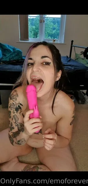 Emoforeverr1 OnlyFans Leaked Free Thumbnail Picture - #2bBW5Vvq6A