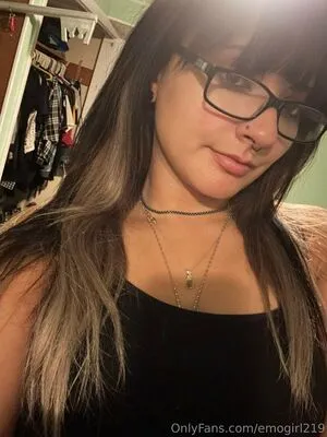 Emogirl219 OnlyFans Leaked Free Thumbnail Picture - #A5Fv2dc7lc