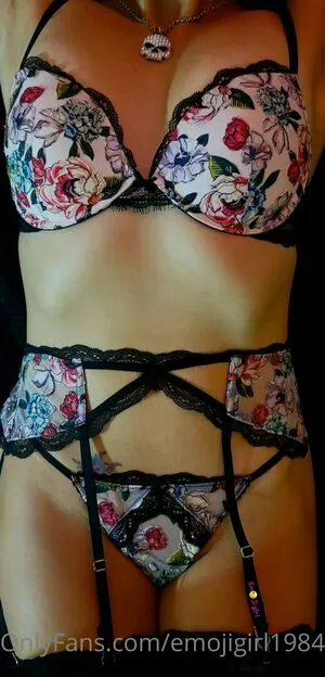 Emojigirl1984 OnlyFans Leaked Free Thumbnail Picture - #TjYmxZQTdw