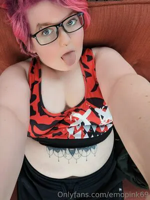 Emopink69 OnlyFans Leaked Free Thumbnail Picture - #PiGspkp2Ro