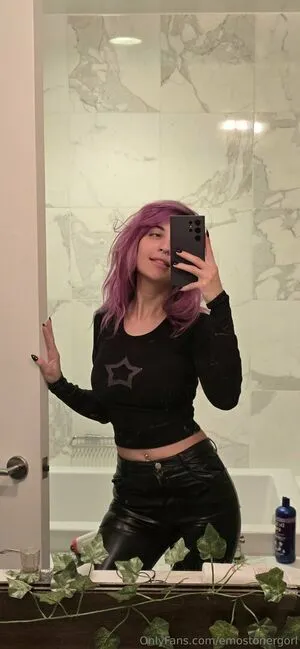 Emostonergorl OnlyFans Leaked Free Thumbnail Picture - #4UhM7uLZas