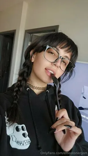 Emostonergorl OnlyFans Leaked Free Thumbnail Picture - #rgOsejilmB