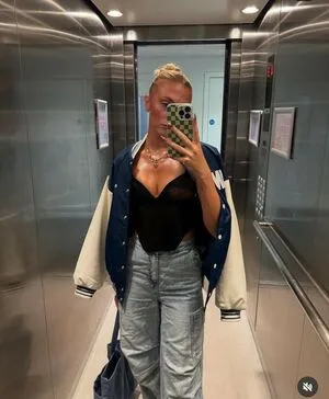 Emwallbank OnlyFans Leaked Free Thumbnail Picture - #blB5A5rzuY