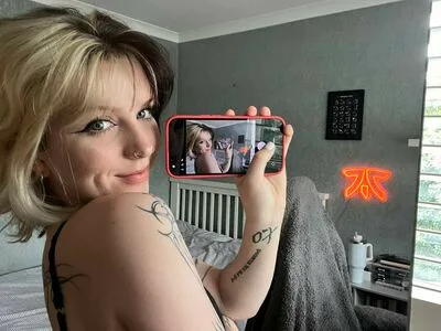 Emzeeni OnlyFans Leaked Free Thumbnail Picture - #5YFYS2vJNG