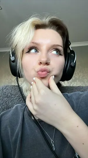 Emzeeni OnlyFans Leaked Free Thumbnail Picture - #hY14fX5OGi