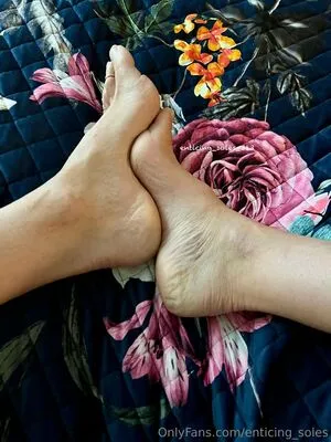 Enticing Soles OnlyFans Leaked Free Thumbnail Picture - #fuiiOsPaS3