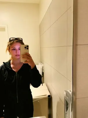 Erin Moriarty OnlyFans Leaked Free Thumbnail Picture - #DXd4FGF8U1