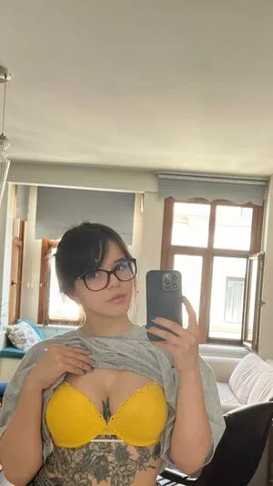 es.lain OnlyFans Leaked Free Thumbnail Picture - #KishLbtEdt