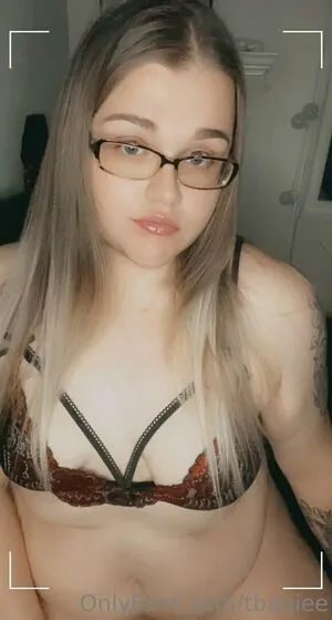 Essenceskyye OnlyFans Leaked Free Thumbnail Picture - #1CSY8Z9KyN