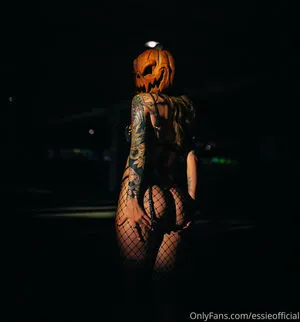 Essieofficial OnlyFans Leaked Free Thumbnail Picture - #059CUXMUsR