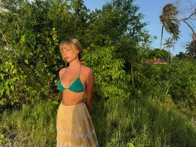 Ester Exposito OnlyFans Leaked Free Thumbnail Picture - #BNKBmq0w52