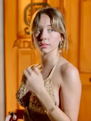 Ester Exposito OnlyFans Leaked Free Thumbnail Picture - #LHInxA2Amd