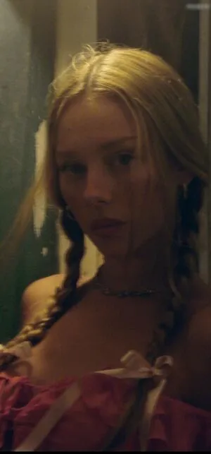 Ester Expsito OnlyFans Leaked Free Thumbnail Picture - #zuM201MVlx