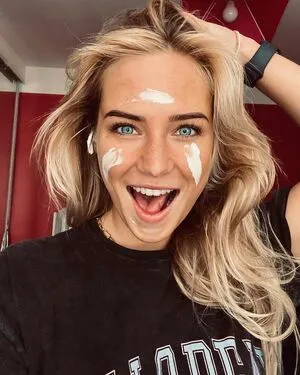 Eva Mikulski OnlyFans Leaked Free Thumbnail Picture - #2AicFH3vE4