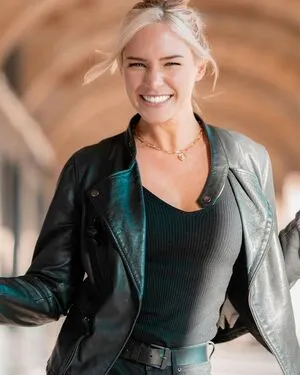 Eva Mikulski OnlyFans Leaked Free Thumbnail Picture - #yX7rRbyvDn