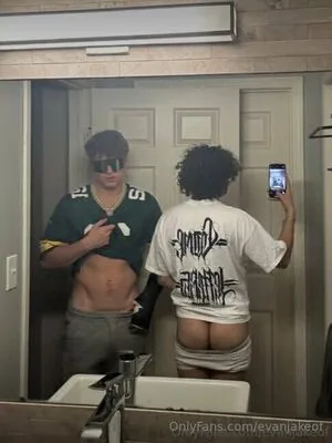 Evanjakeof OnlyFans Leaked Free Thumbnail Picture - #1Q8WiuP9G3
