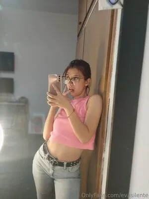 Evasilente OnlyFans Leaked Free Thumbnail Picture - #ddakkyucaF