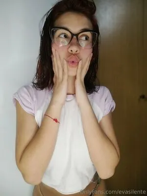 Evasilente OnlyFans Leaked Free Thumbnail Picture - #vQ1QFcBaZ1