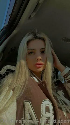 Evelinalittledemon OnlyFans Leaked Free Thumbnail Picture - #hllNOernBH