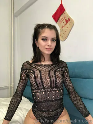 Evelinrosee OnlyFans Leaked Free Thumbnail Picture - #SxRxfKj6ZC