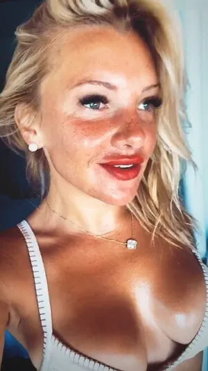 Evelyn Burdecki OnlyFans Leaked Free Thumbnail Picture - #GgMGR4Z020