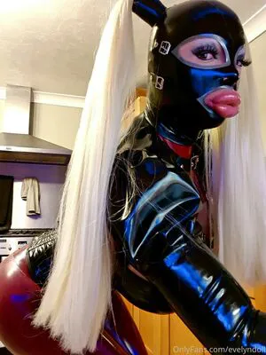 Evelyndoll OnlyFans Leaked Free Thumbnail Picture - #UelDXWhAeN