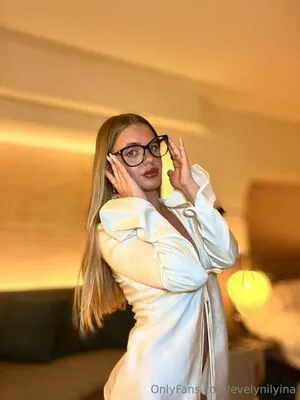 Evelynilyina OnlyFans Leaked Free Thumbnail Picture - #u4fiAAEgwr