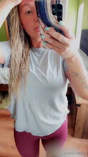 Everlymoon OnlyFans Leaked Free Thumbnail Picture - #on6AYnxSU4
