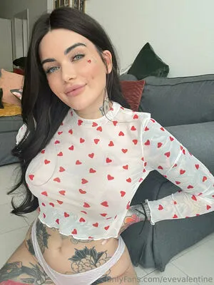 evevalentine OnlyFans Leaked Free Thumbnail Picture - #8JFYCAmAAG