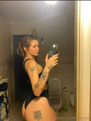 Eviecutie OnlyFans Leaked Free Thumbnail Picture - #cGZmKCJiLl