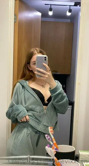Evievixxxen OnlyFans Leaked Free Thumbnail Picture - #FOaDxgzcYB