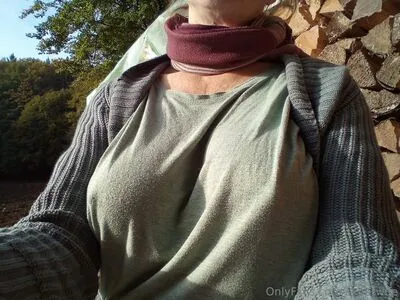 Expatwife OnlyFans Leaked Free Thumbnail Picture - #B0D225BZOD