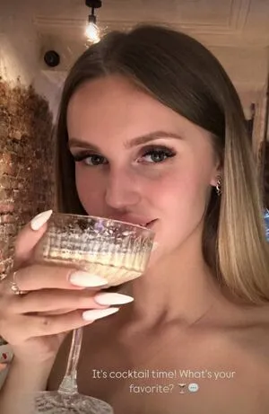 Faina Mira OnlyFans Leaked Free Thumbnail Picture - #0advSi25w0