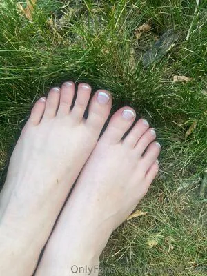 Fairy Girl Feet OnlyFans Leaked Free Thumbnail Picture - #diRuovjeal