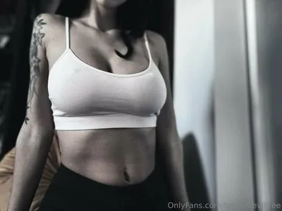 Fallingdevilfree OnlyFans Leaked Free Thumbnail Picture - #28bqHgKOYm