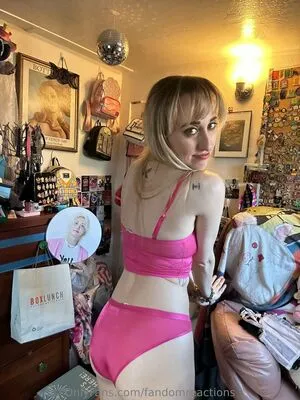 FandomReactions OnlyFans Leaked Free Thumbnail Picture - #5ijU9n9nJJ